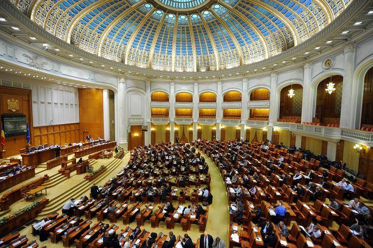 Camera Deputaților a adoptat majorarea salariilor personalului ce lucrează pe fonduri europene