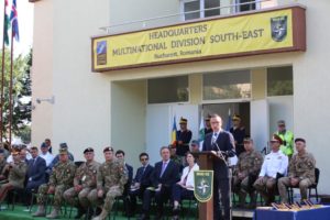 Ministrul apărării naționale, Mihai Fifor, adresându-se audienței - foto Valentin Ciobîrcă
