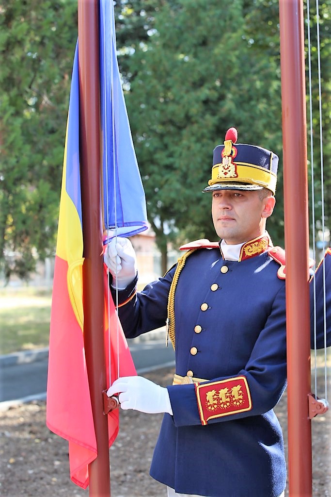 Ceremonial de arborare a drapelelor la Comandamentul Multinațional de Divizie Sud-Est