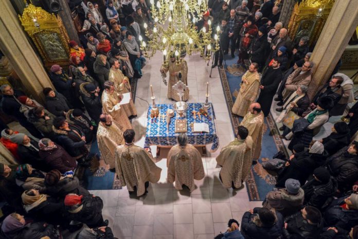 Botezul Domnului – vestit în Ajun de clericii slujitori ai Catedralei Patriarhale