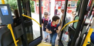 transport elevi