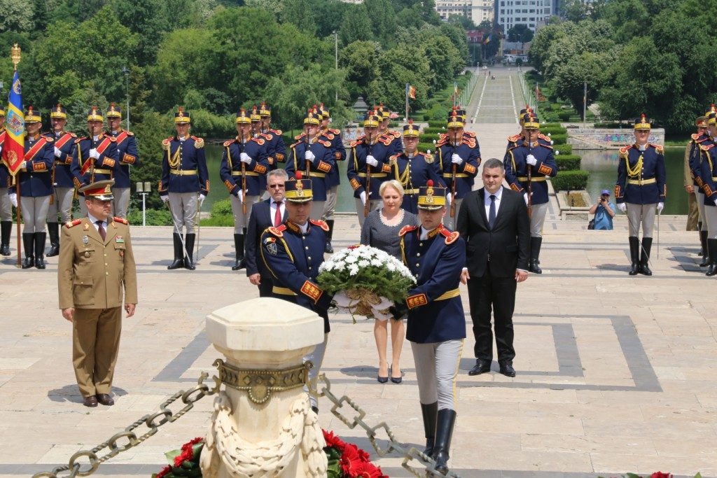Ministrul Apărării Naționale, Gabriel Leș, prezent la ceremonia dedicată Zilei Eroilor