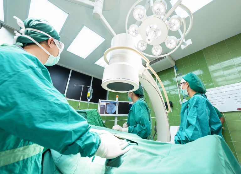 Olanda amână operaţiile pentru cei bolnavi de cancer sau cardiaci din cauza noului val de COVID-19