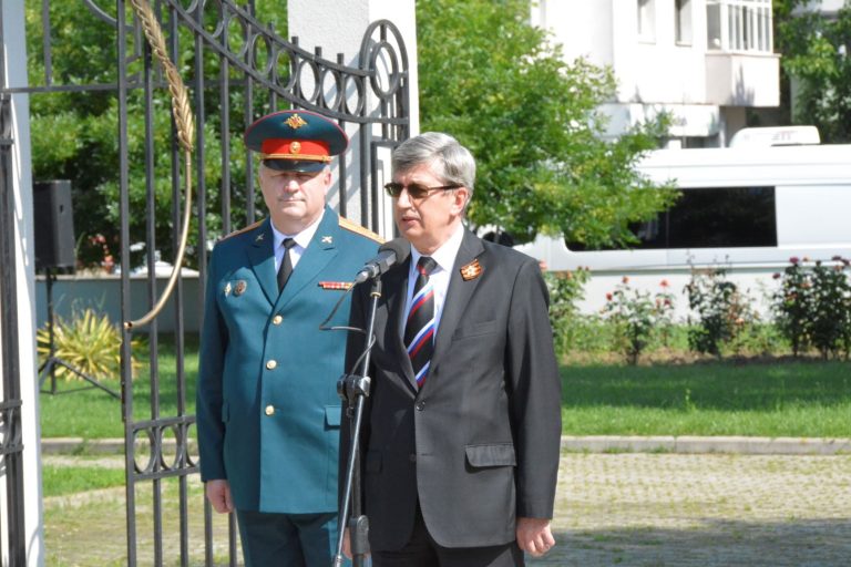Ambasadorul Rusiei a depus o coroană de flori la monumentul Soldatului sovietic din București, marcând 80 de ani de la începutul Marelui Război pentru Apărarea Patriei