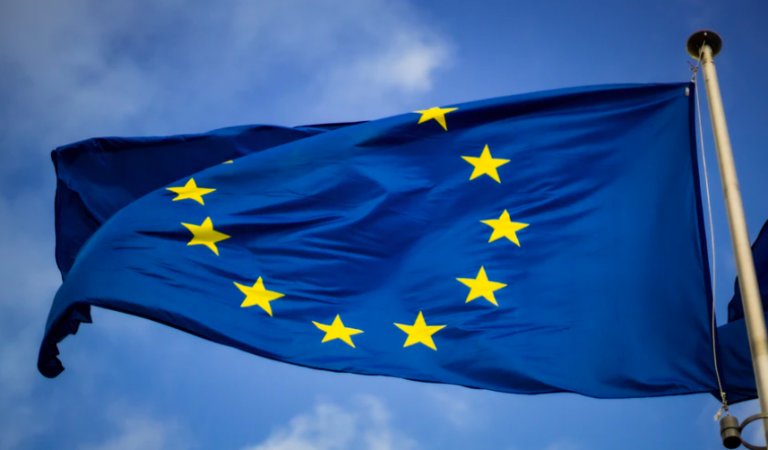 Comisia Europeană revizuiește normele privind combaterea spălării banilor și a finanțării terorismului