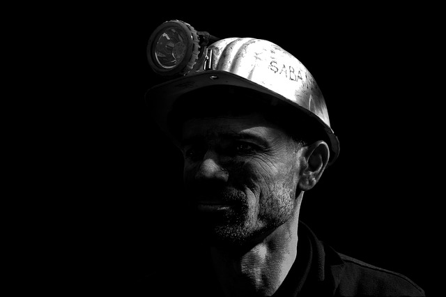 Guvernul acordă despăgubiri de 14.000 de euro persoanelor disponibilizate de la mina din Valea Jiului