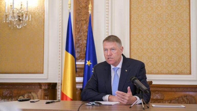 Iohannis a promulgat legea prin care statul român poate vinde din dozele de vaccin către alte state