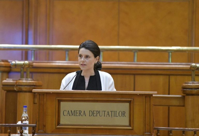Deputata Ana-Loredana Predescu: Actul educațional a fost sacrificat în favoarea actului sanitar și al regulilor covid.
