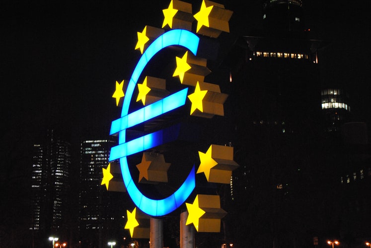 PREMIERĂ Comisia Europeană va reţine o amendă din fondurile UE pentru Polonia