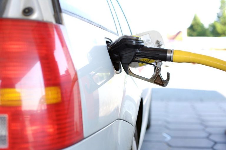 USR:  Coaliția PSD-PNL refuză urgentarea adoptării proiectului care ar determina scăderea prețurilor la carburanți