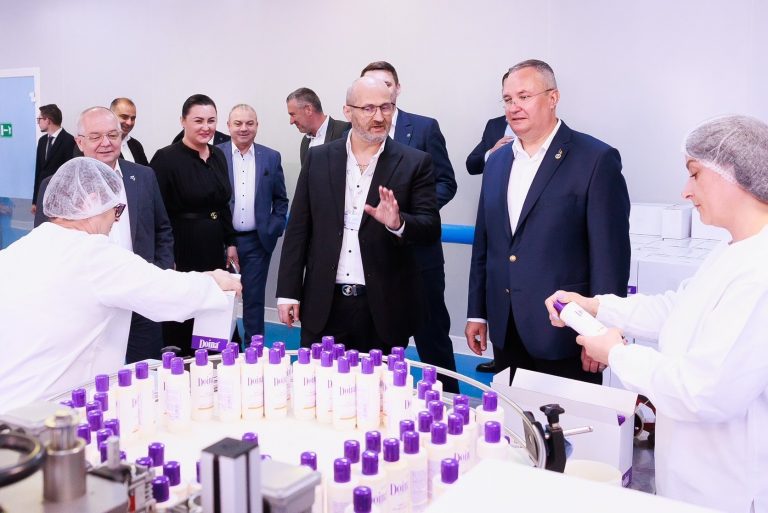 Premierul Nicolae Ciucă, vizită la compania Farmec din Cluj-Napoca