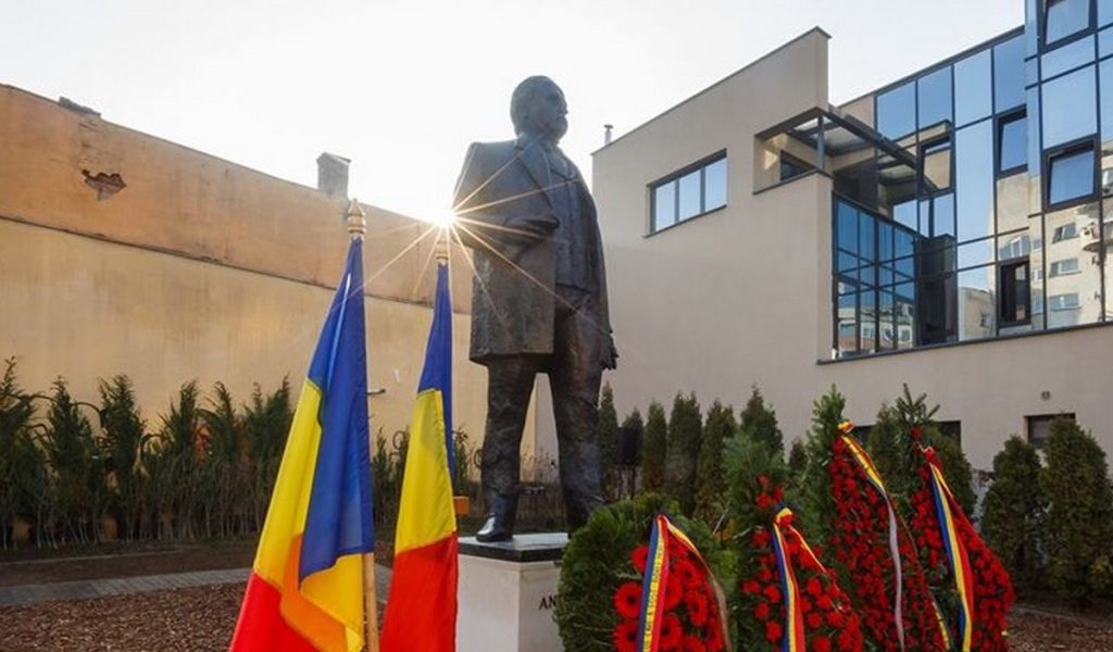 History of statue of poet Andrei Muresanu in Bistrita, a symbol of the city