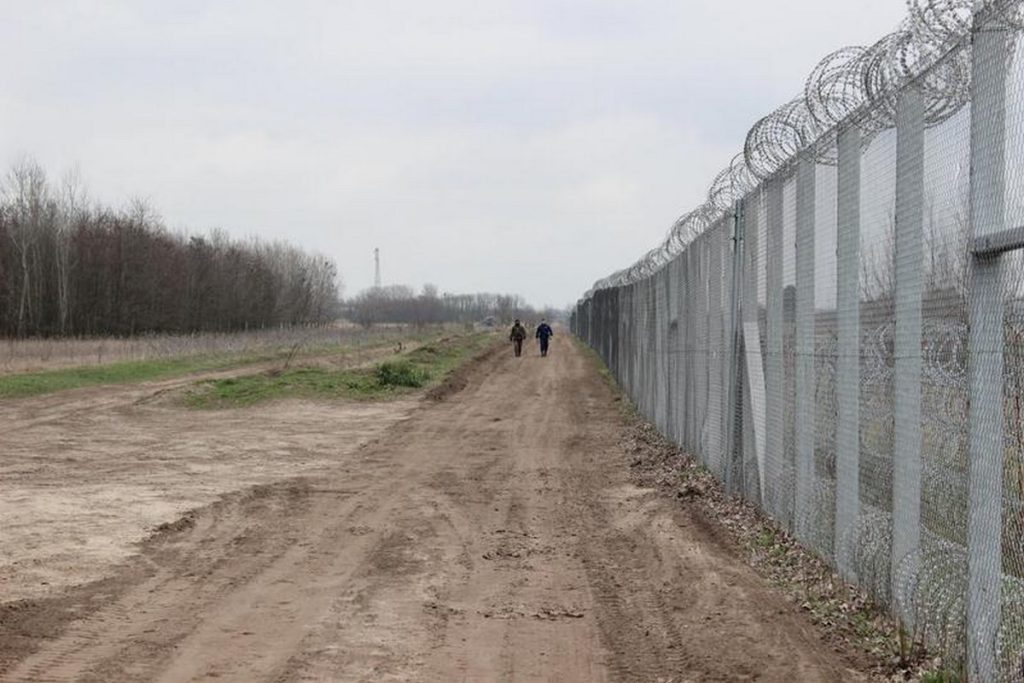 Ten foreigners caught while trying to illegally cross into Hungary