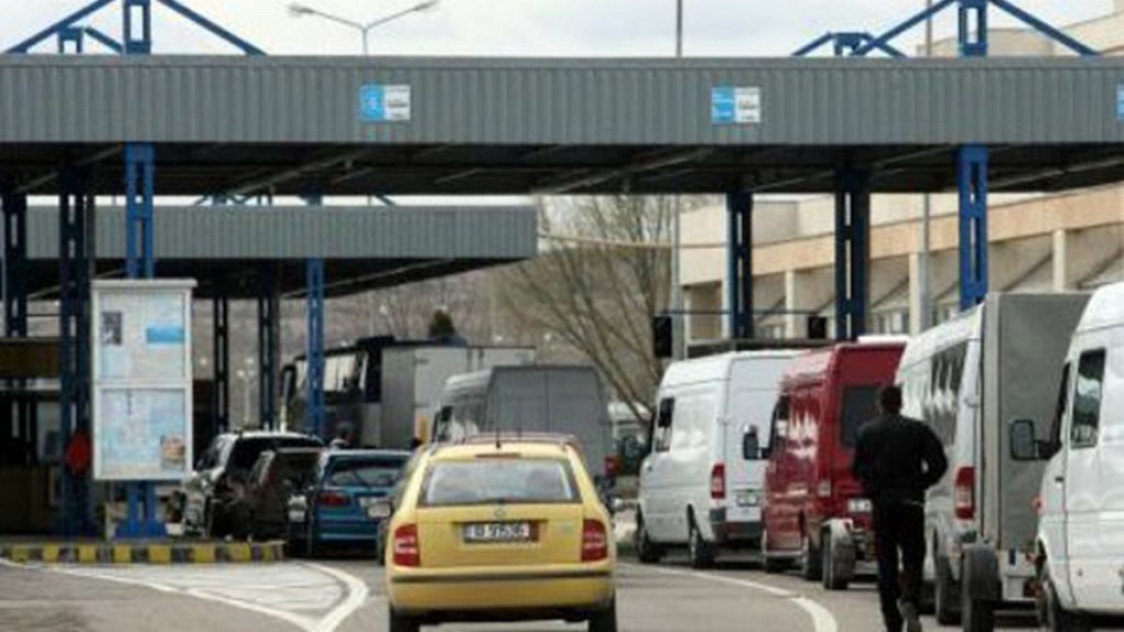 Border traffic doubles at weekend as against last year's figures