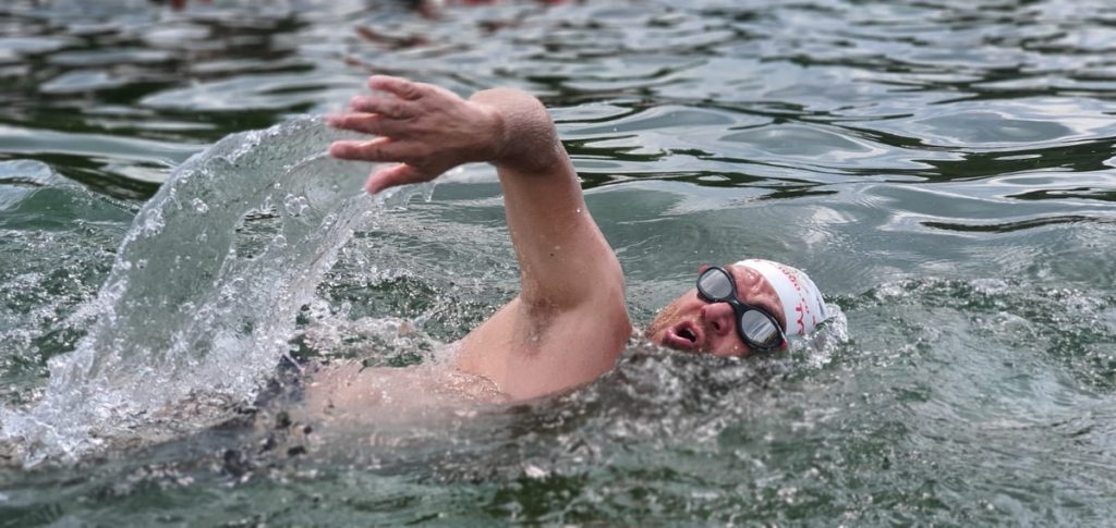 Librarian Avram Iancu starts swimming Rhine to support Romania's accession to Schengen area