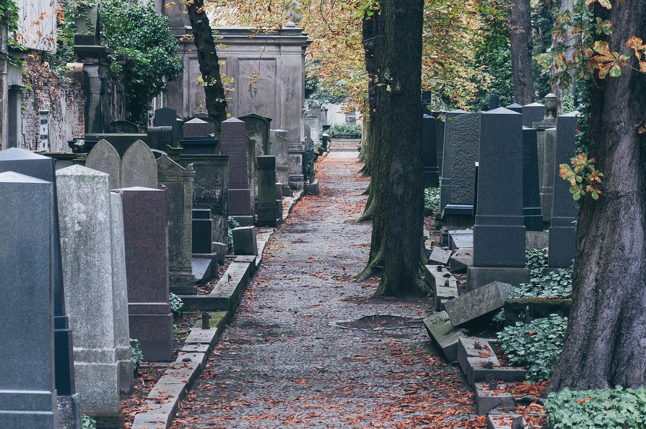 graveyard 7417311 1280